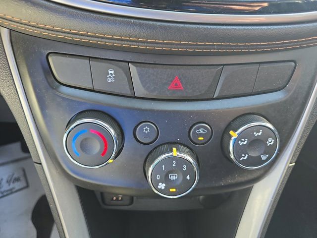 Used 2021 Chevrolet Trax LT w/ LT Convenience Package image 28