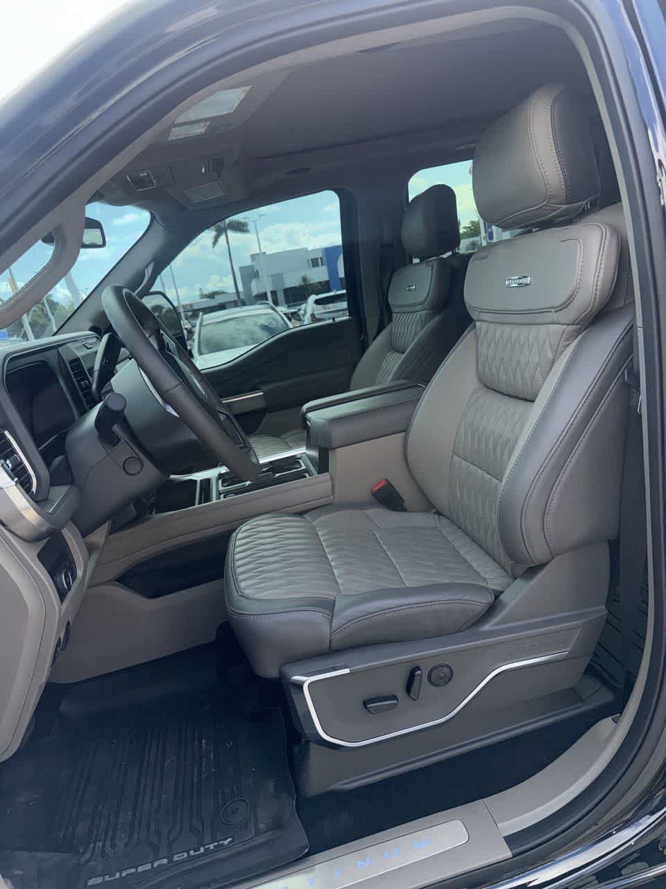 Used 2025 Ford F250 Platinum w/ Platinum Plus Package AWD/4WD image 9