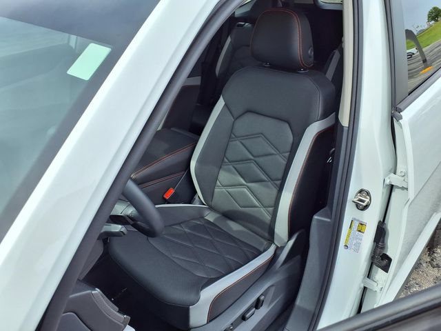 Used 2025 Volkswagen Atlas Peak Edition SE AWD/4WD image 56