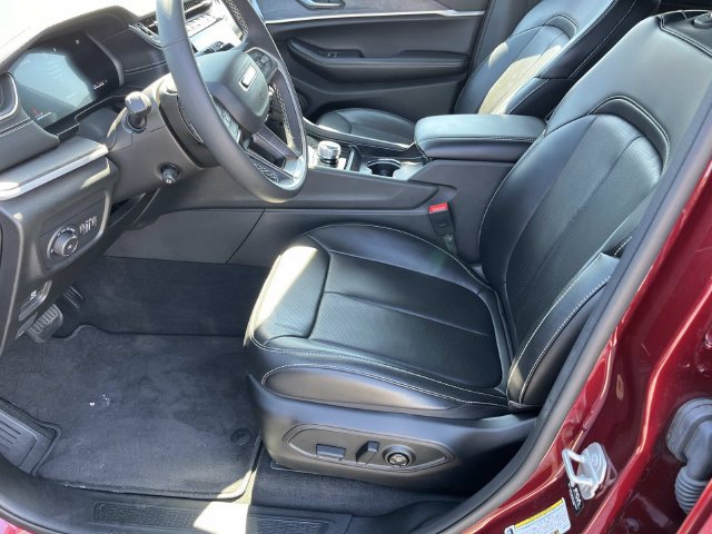 Certified 2025 Jeep Grand Cherokee Limited w/ Luxury Tech Group II RWD image 27