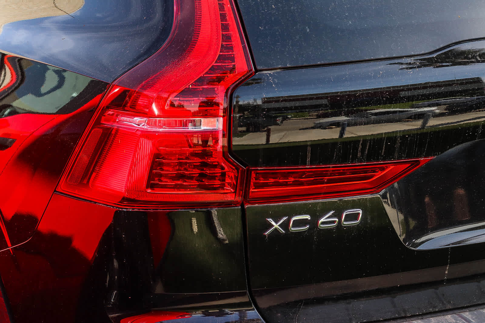 Used 2023 Volvo XC60 B5 Plus w/ Protection Package Premier image 7