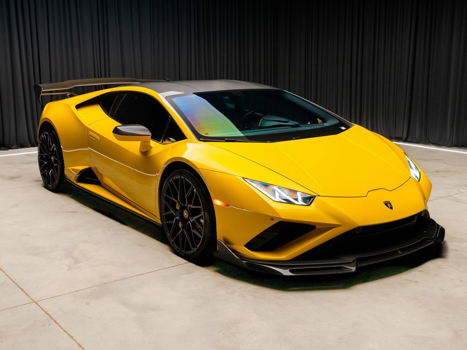 Used 2022 Lamborghini Huracan EVO image 18