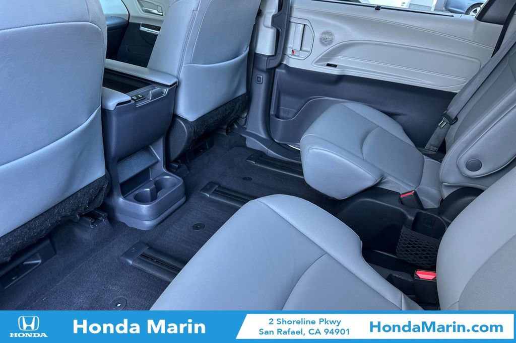 Used 2022 Toyota Sienna XLE image 15