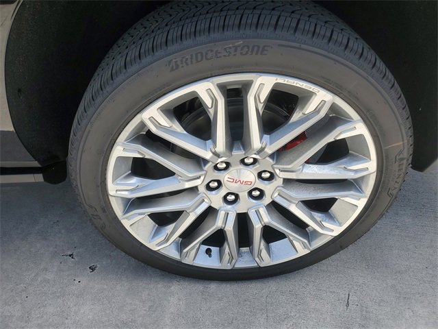 New 2025 GMC Yukon XL Denali w/ Denali Reserve Package image 5