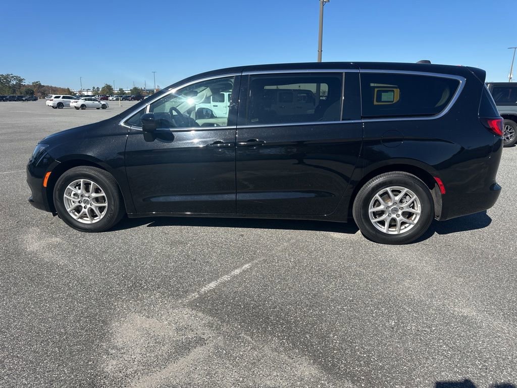 Used 2024 Chrysler Voyager LX image 9