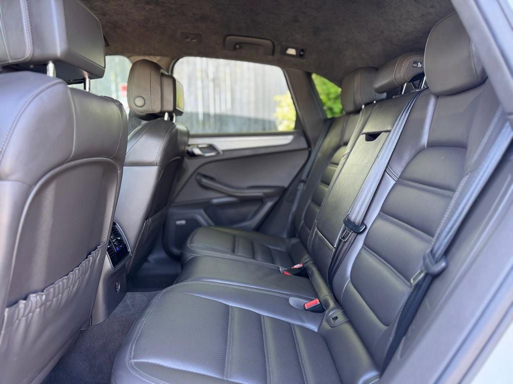 Used 2017 Porsche Macan Turbo AWD/4WD image 22