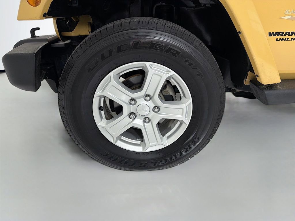 Used 2013 Jeep Wrangler Unlimited Sahara w/ Connectivity Group image 31