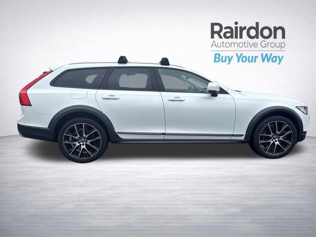 Used 2017 Volvo V90 T6 Cross Country image 10