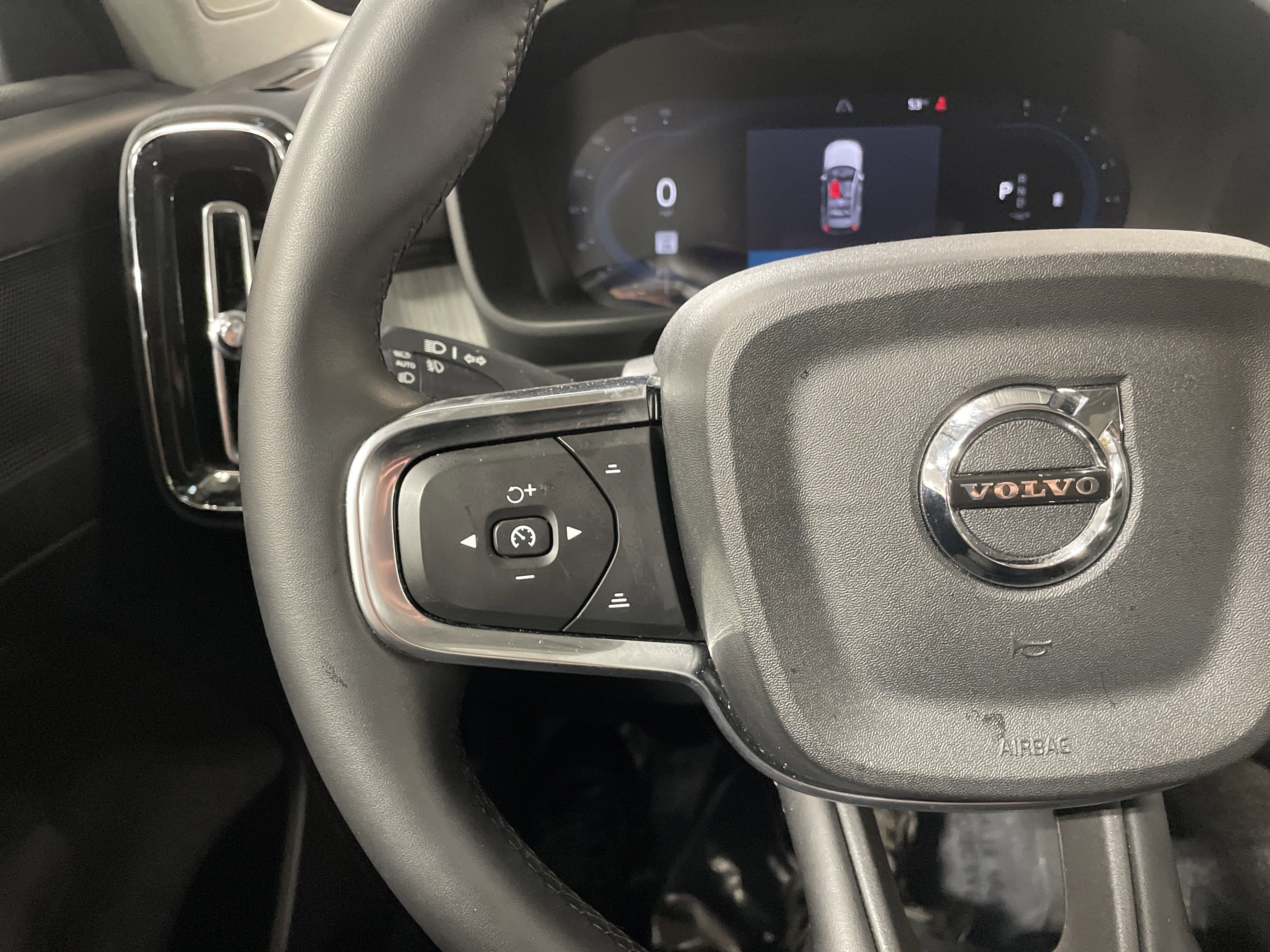 Used 2025 Volvo XC40 B5 Core image 29