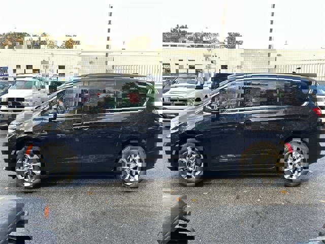 New 2026 Chrysler Pacifica Select image 5