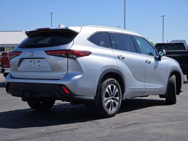 Used 2022 Toyota Highlander XLE AWD/4WD image 25