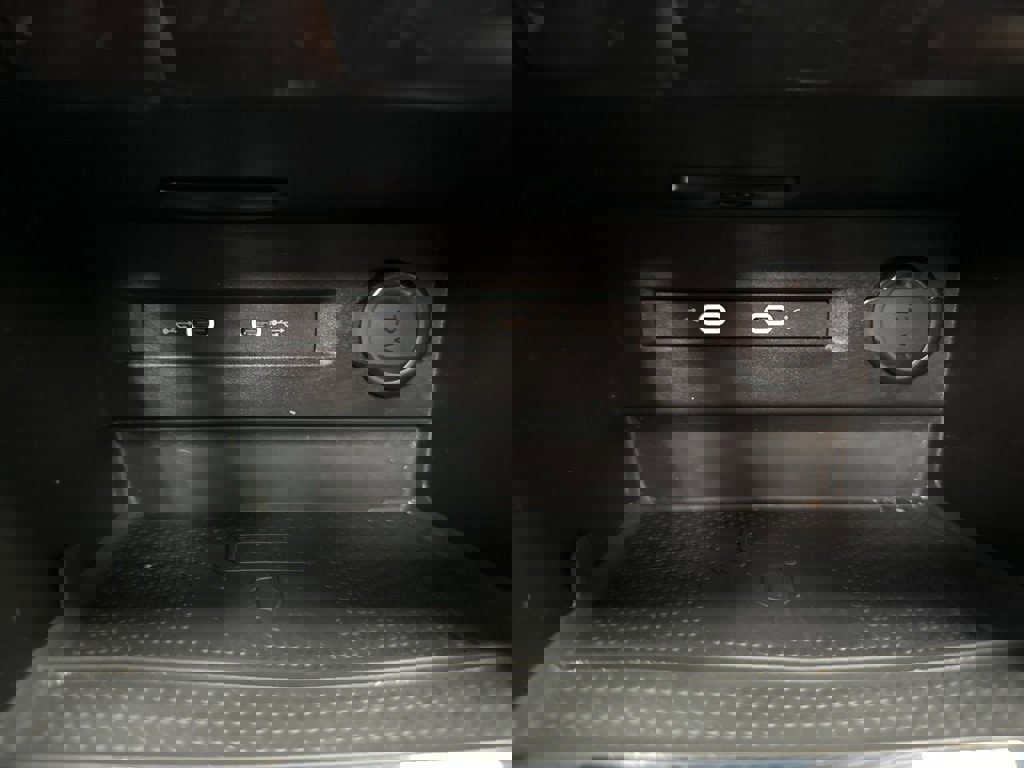 Used 2024 Volkswagen Taos SE image 35