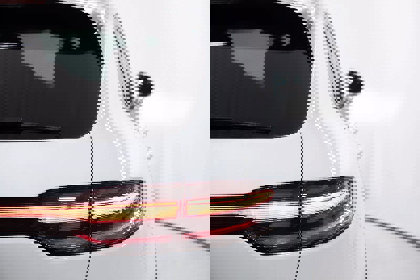 Certified 2025 Porsche Macan S image 38