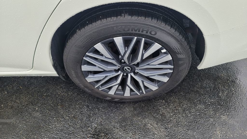 Used 2025 Nissan Altima 2.5 SV image 8