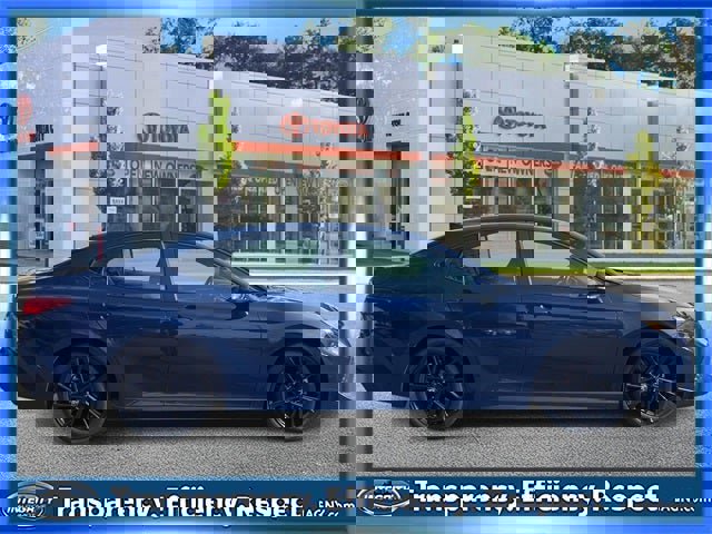 Used 2025 Toyota Camry SE image 5