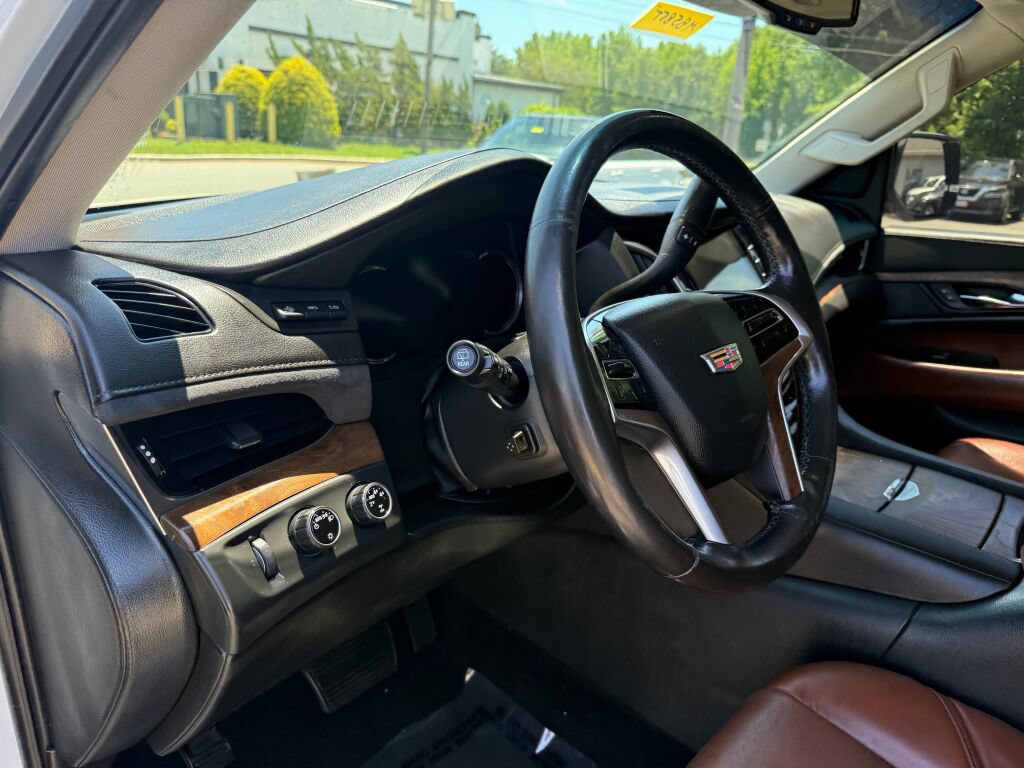 Used 2016 Cadillac Escalade ESV Luxury AWD/4WD image 12