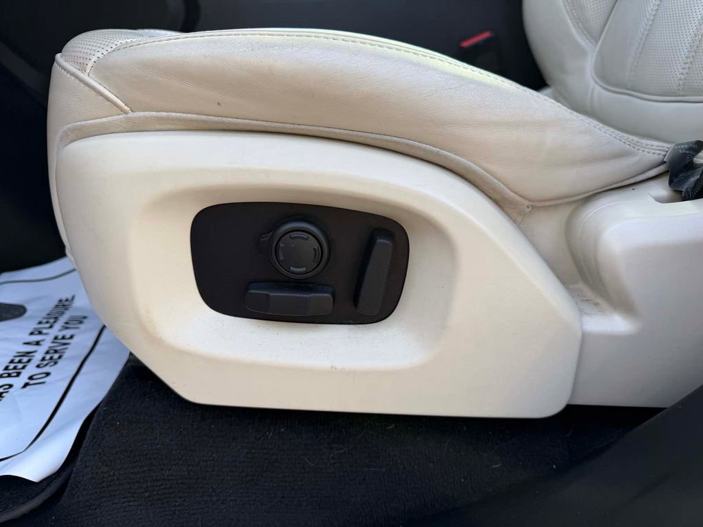 Used 2016 Land Rover Range Rover Sport HSE image 12