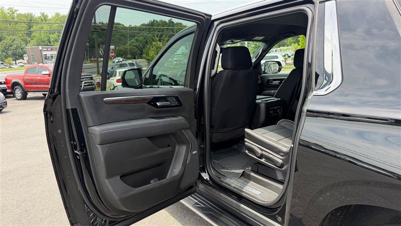 Used 2026 Chevrolet Suburban Premier RWD image 43