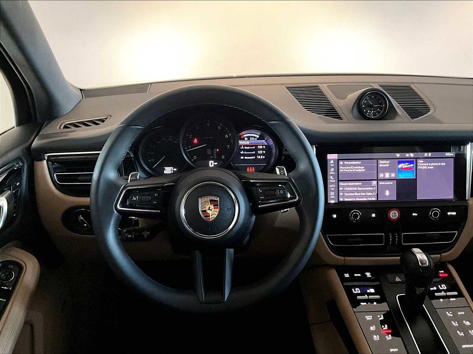 Used 2025 Porsche Macan image 16