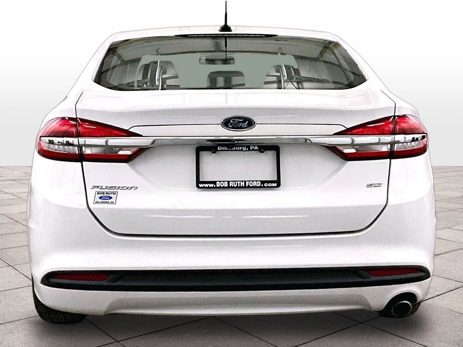 Used 2018 Ford Fusion SE FWD image 4