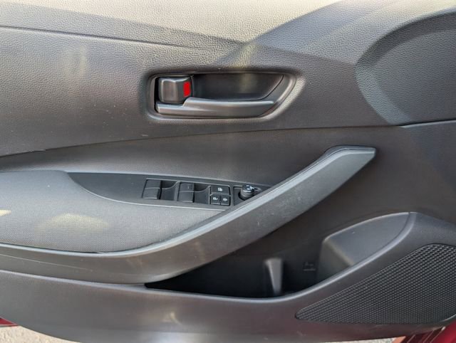 Used 2022 Toyota Corolla LE image 32