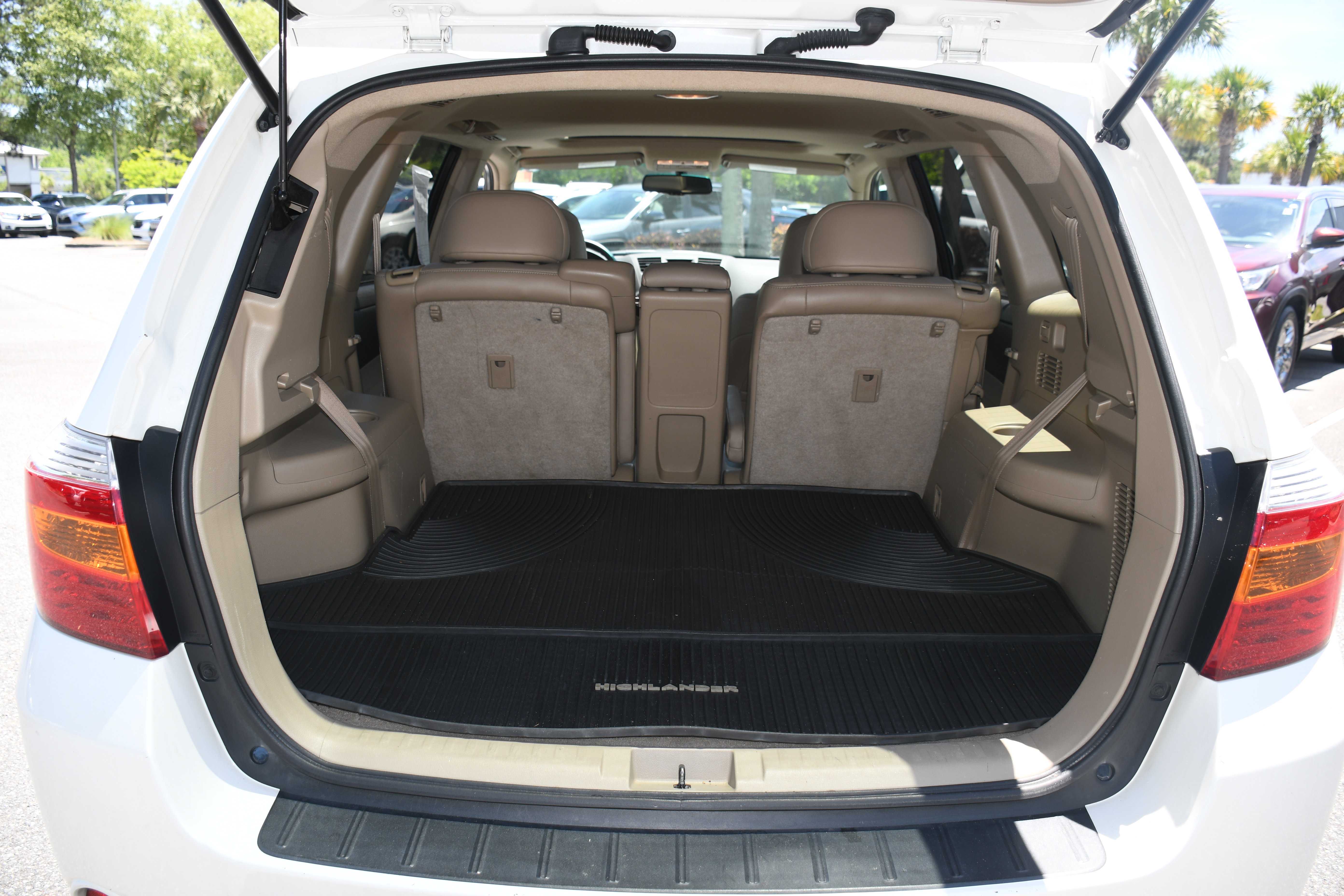 Used 2010 Toyota Highlander Limited AWD/4WD image 17