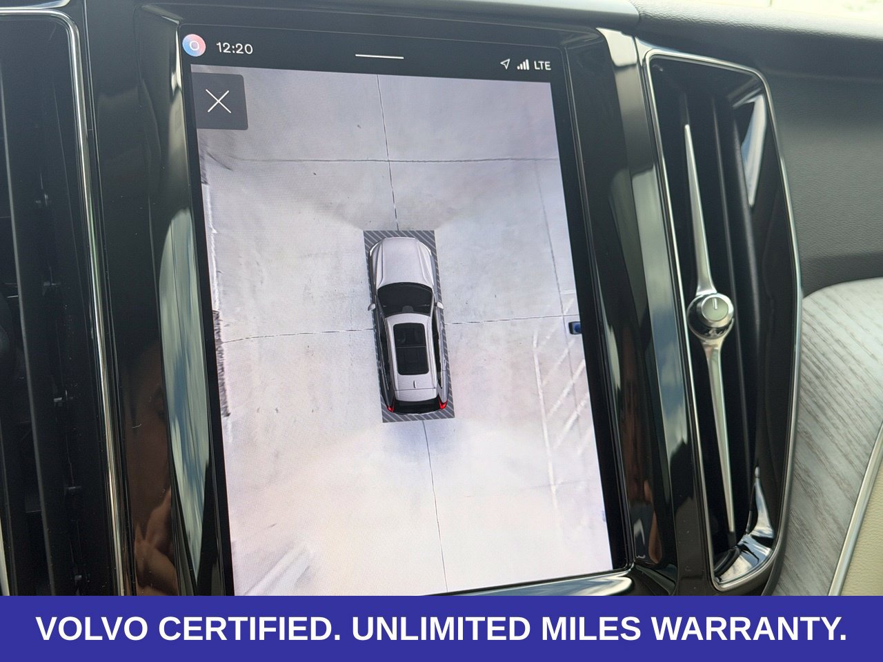 Certified 2025 Volvo XC60 T8 Plus w/ Protection Package Premier AWD/4WD image 28