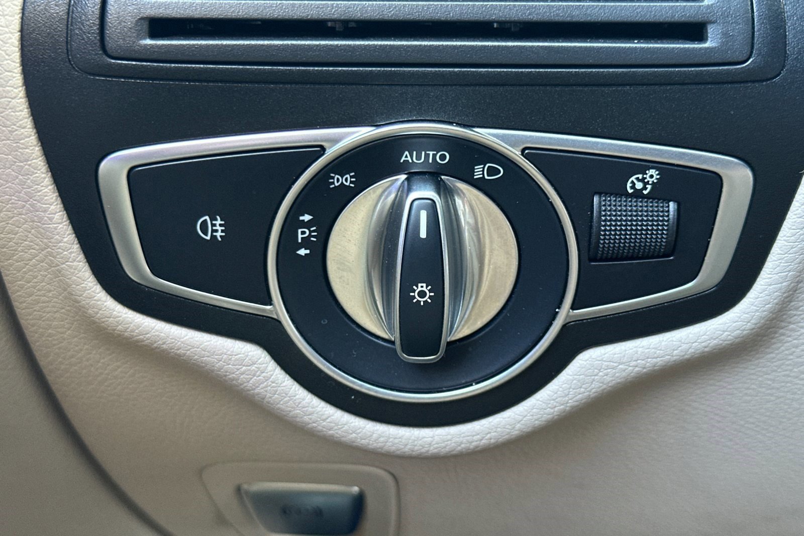 Certified 2022 Mercedes-Benz GLC 300 4MATIC image 35