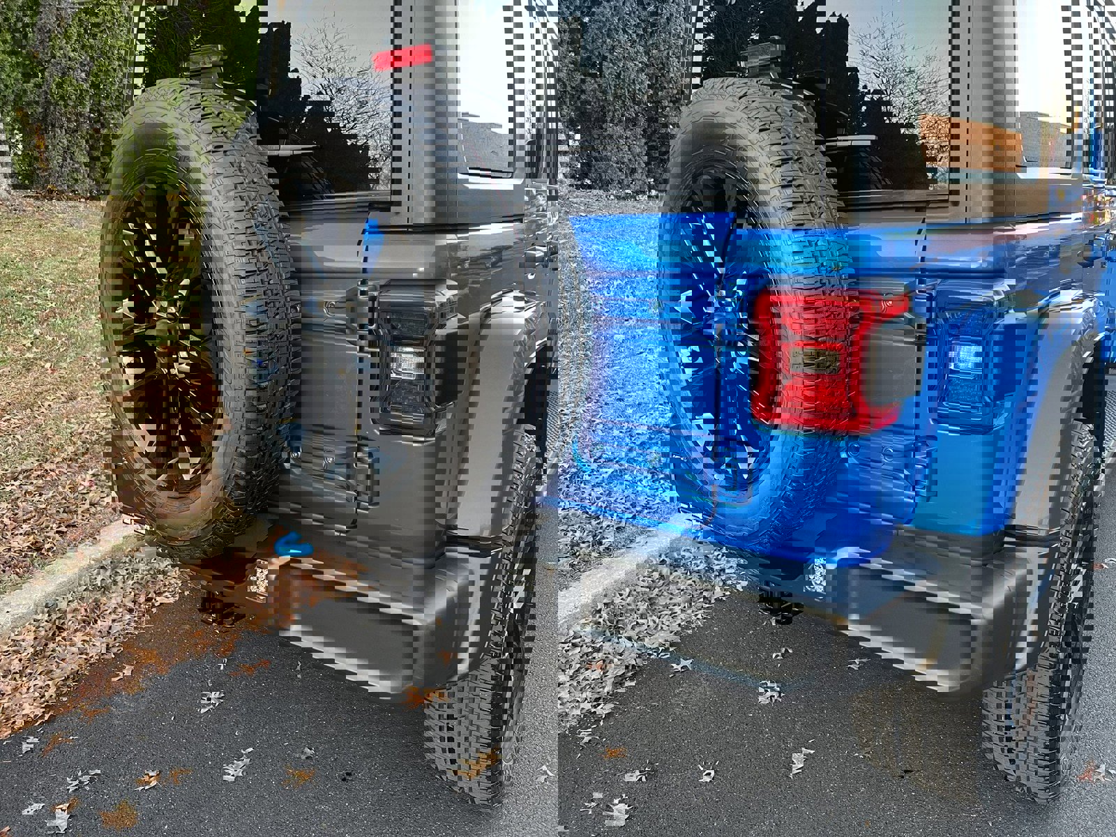 Used 2022 Jeep Wrangler Unlimited Sahara w/ Cold Weather Group image 39