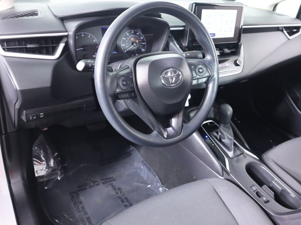 Used 2025 Toyota Corolla LE FWD image 9