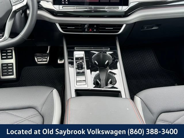 Certified 2025 Volkswagen Atlas Peak Edition SE AWD/4WD image 17