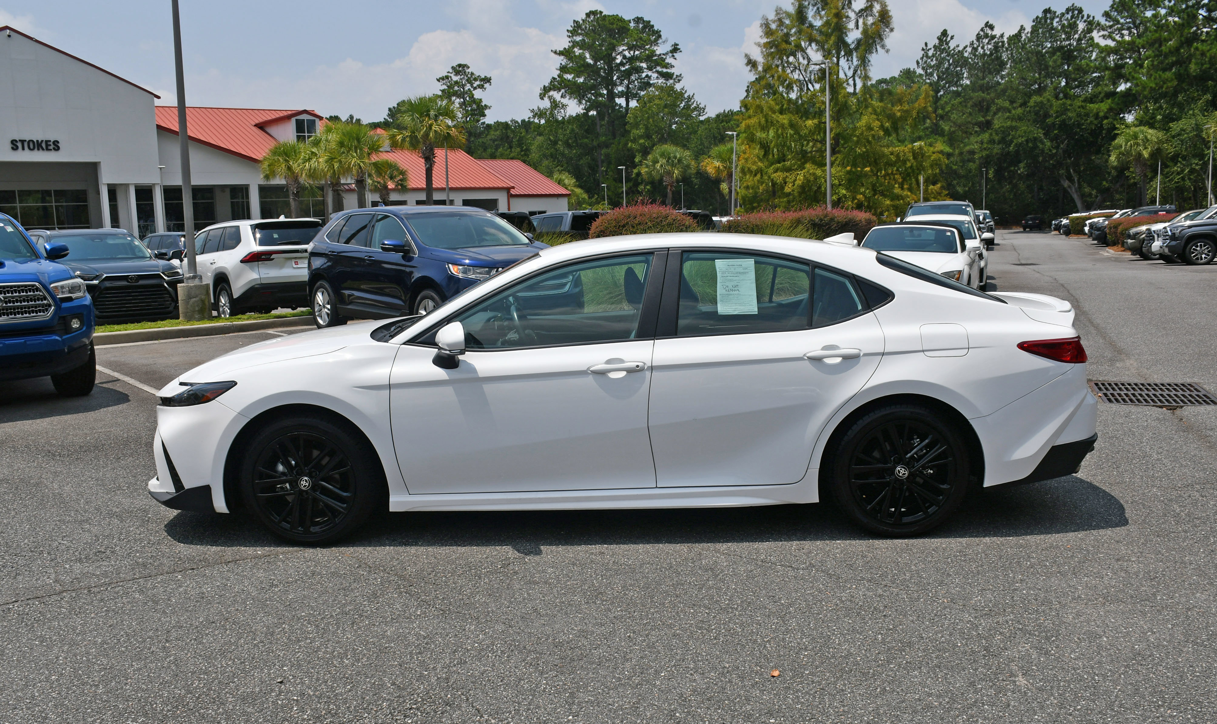 Used 2025 Toyota Camry SE FWD image 2