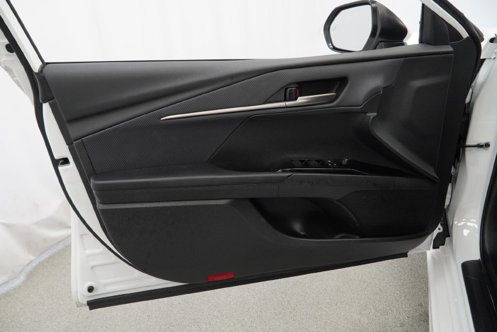 Used 2025 Toyota Camry SE FWD image 38