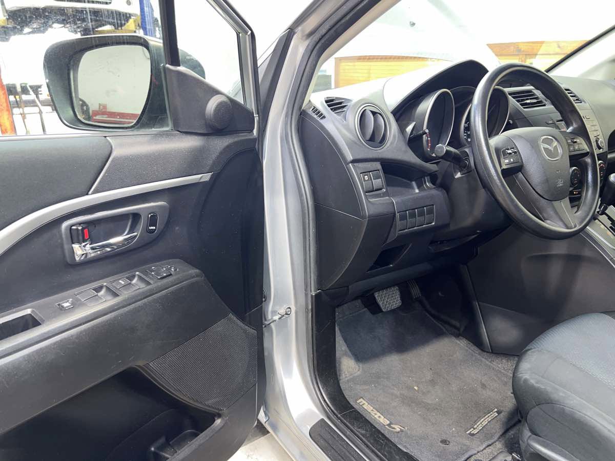 Used 2014 MAZDA MAZDA5 Sport image 14