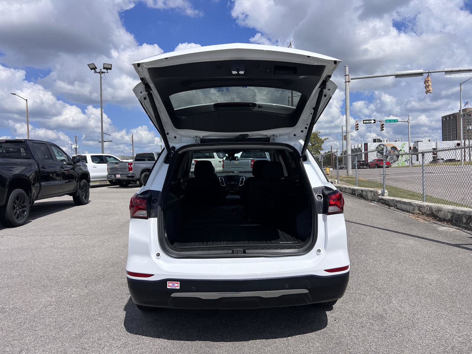 Used 2024 Chevrolet Equinox LT w/ LPO, Floor Liner Package FWD image 32