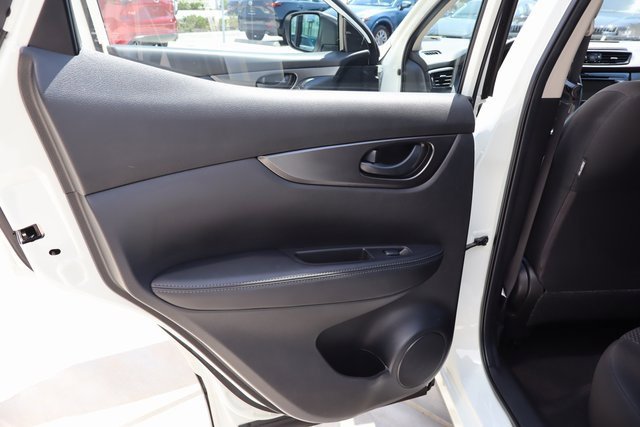 Used 2022 Nissan Rogue Sport S image 24