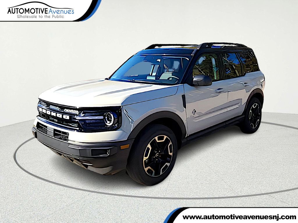 Used 2024 Ford Bronco Sport Outer Banks w/ Tech Package image 1
