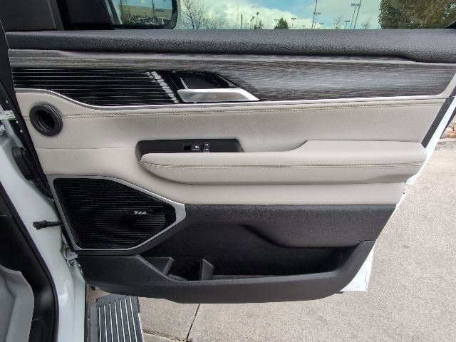 Used 2023 Jeep Wagoneer L Series III w/ Premium Group I AWD/4WD image 33