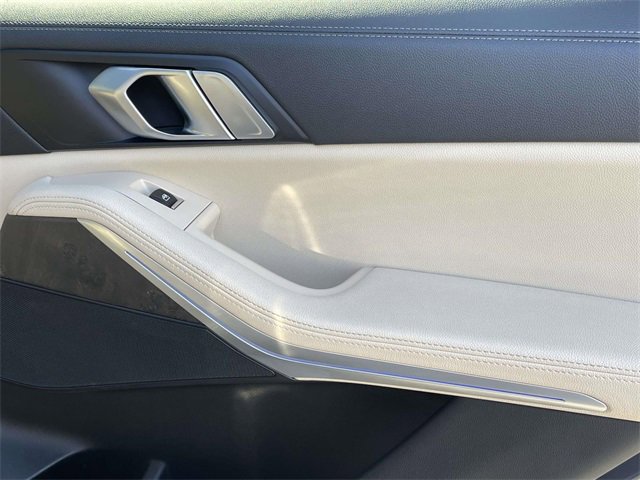 Used 2022 BMW X5 sDrive40i w/ Premium Package image 21