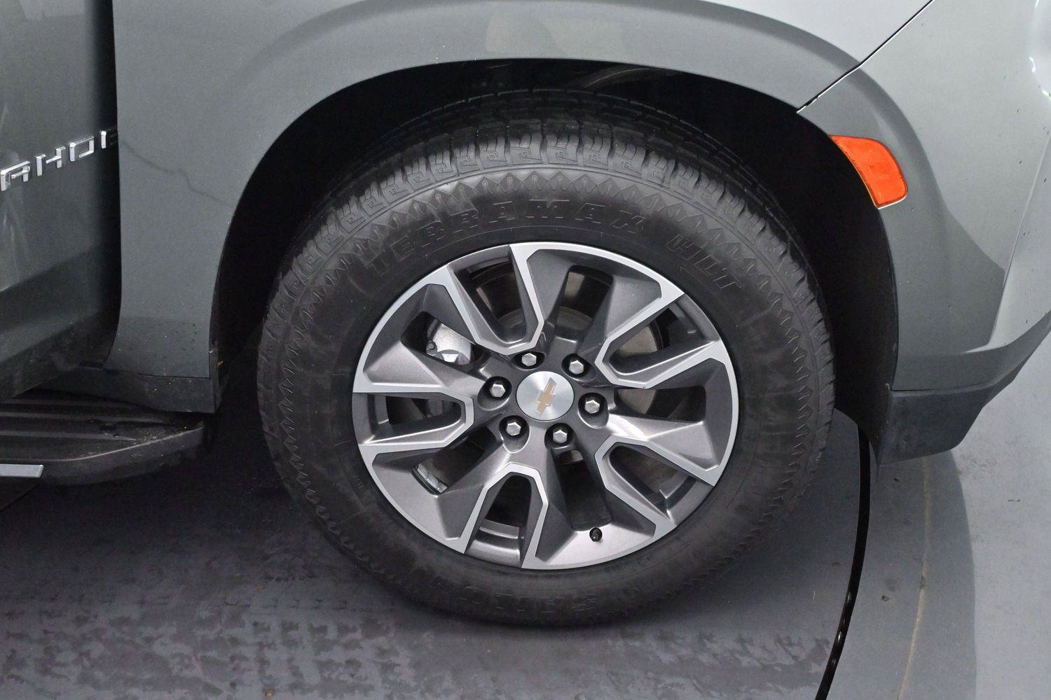 Used 2023 Chevrolet Tahoe LT w/ Luxury Package AWD/4WD image 36