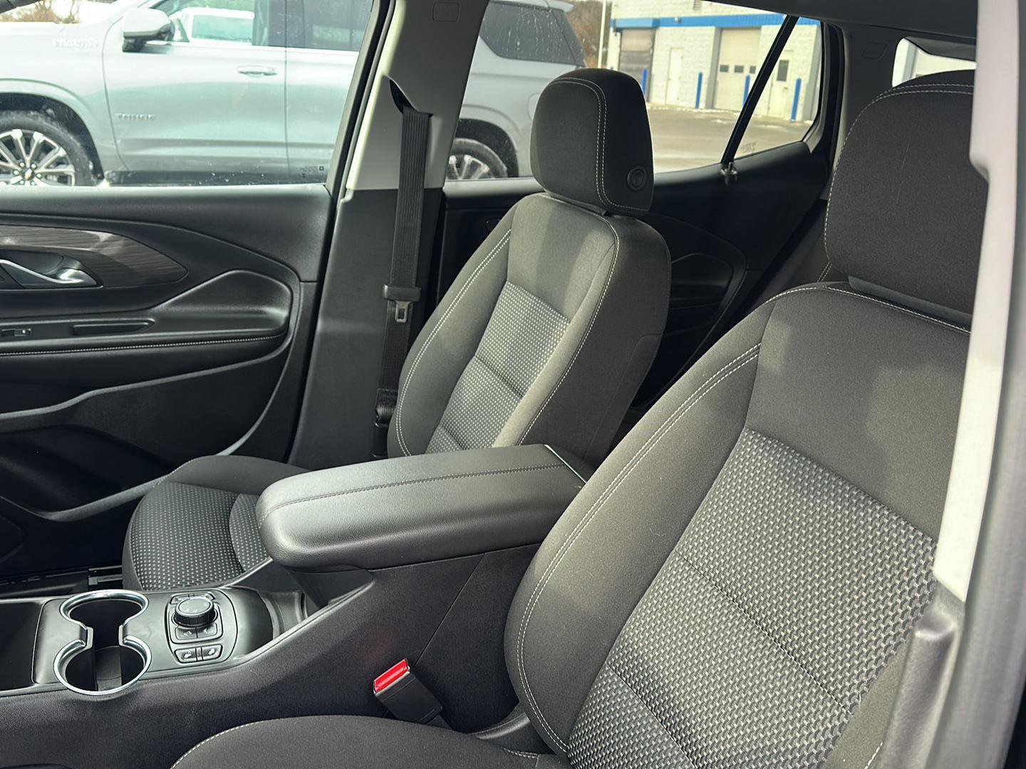 Used 2024 GMC Terrain SLE w/ Driver Convenience Package image 24