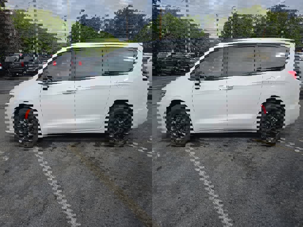 New 2026 Chrysler Pacifica Limited w/ S Appearance Package image 7