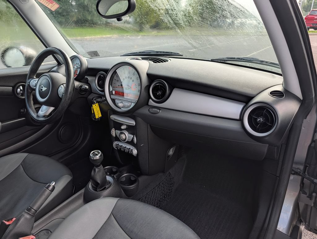 Used 2010 MINI Cooper Hardtop FWD image 11