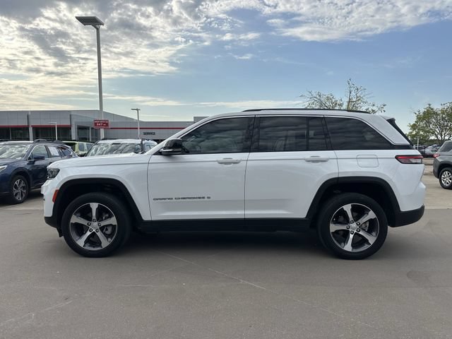Used 2023 Jeep Grand Cherokee Limited AWD/4WD image 2