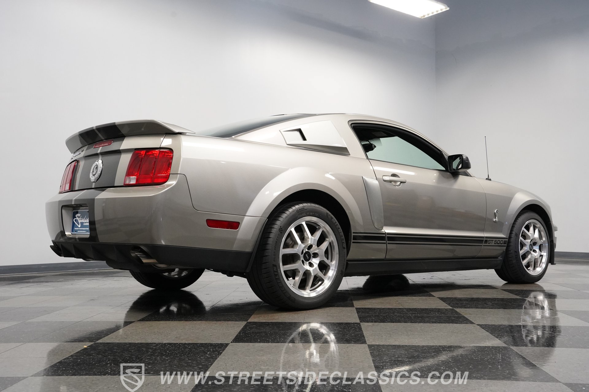 Used 2009 Ford Mustang Shelby GT500 RWD image 28