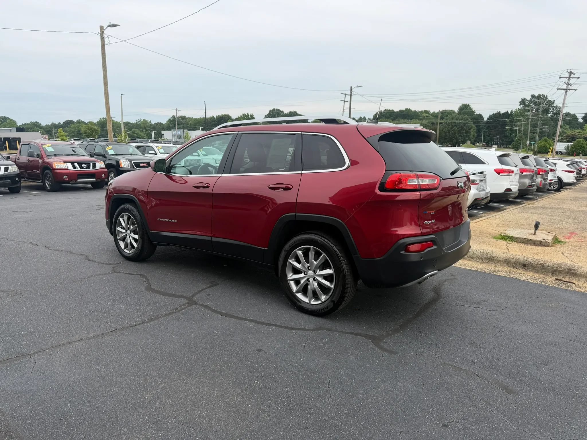 Used 2017 Jeep Cherokee Limited AWD/4WD image 5