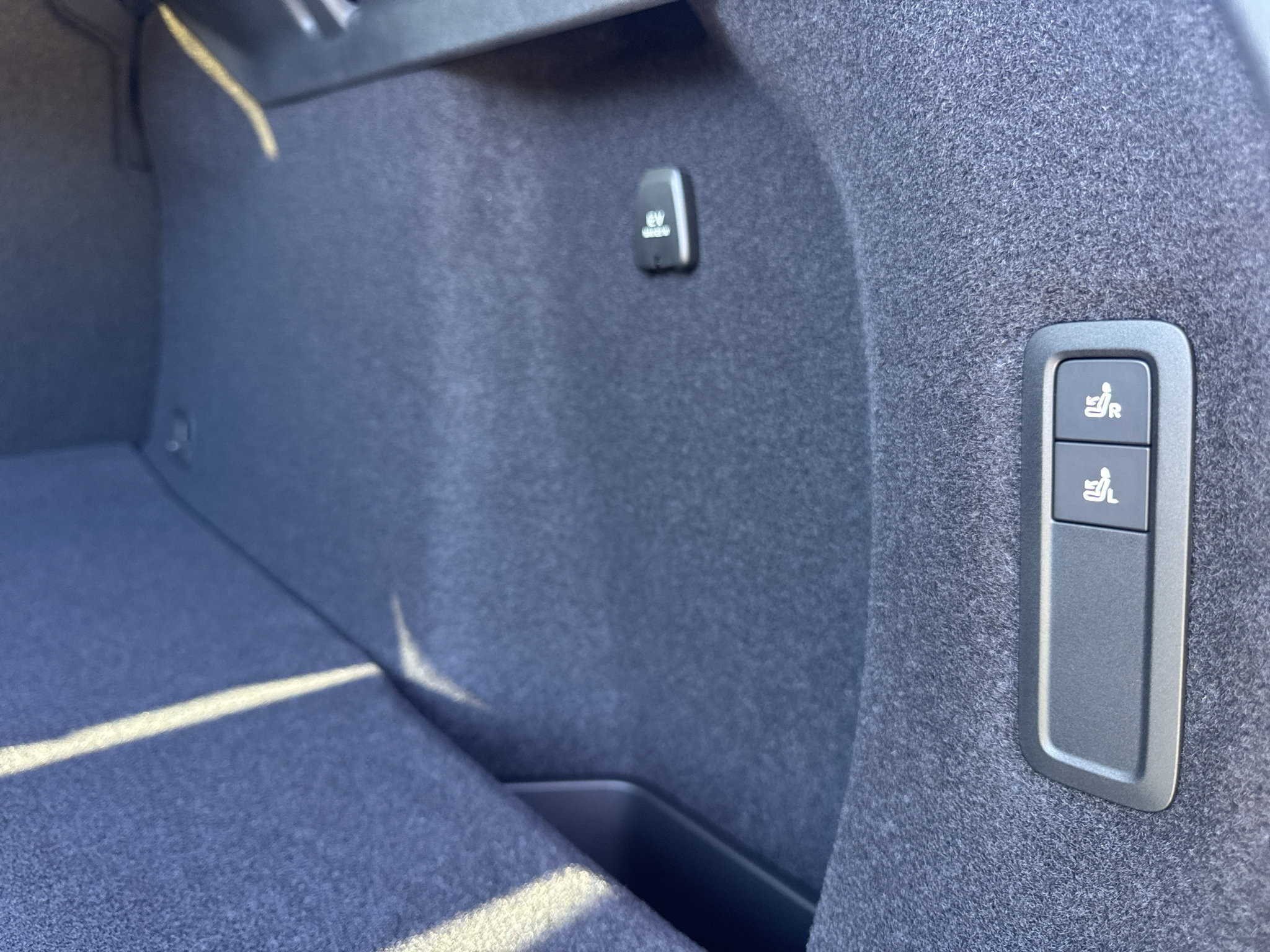 New 2027 Volvo EX60 Ultra AWD/4WD image 34