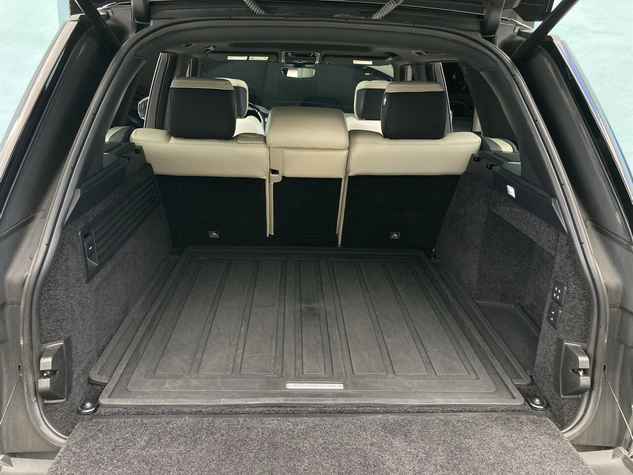 Used 2019 Land Rover Range Rover Supercharged image 38