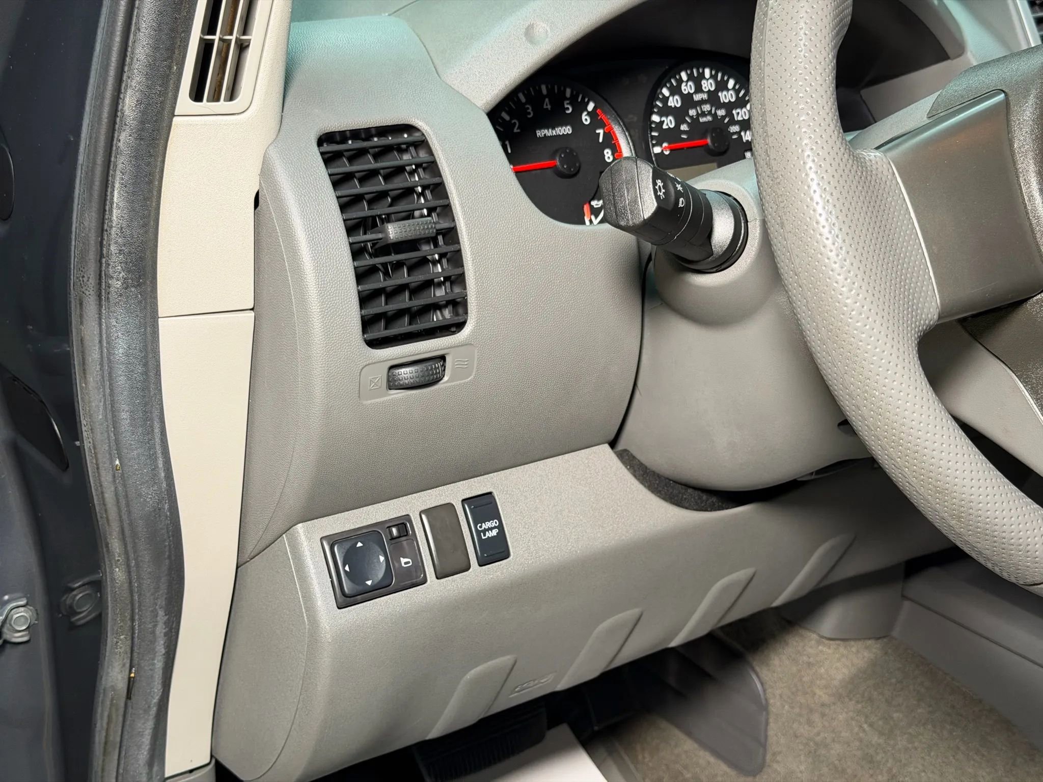 Used 2010 Nissan Frontier SE image 30