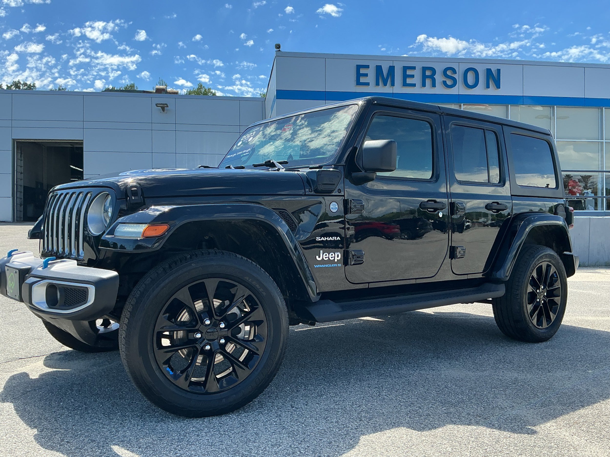 Used 2023 Jeep Wrangler Unlimited Sahara w/ Cold Weather Group AWD/4WD video 1